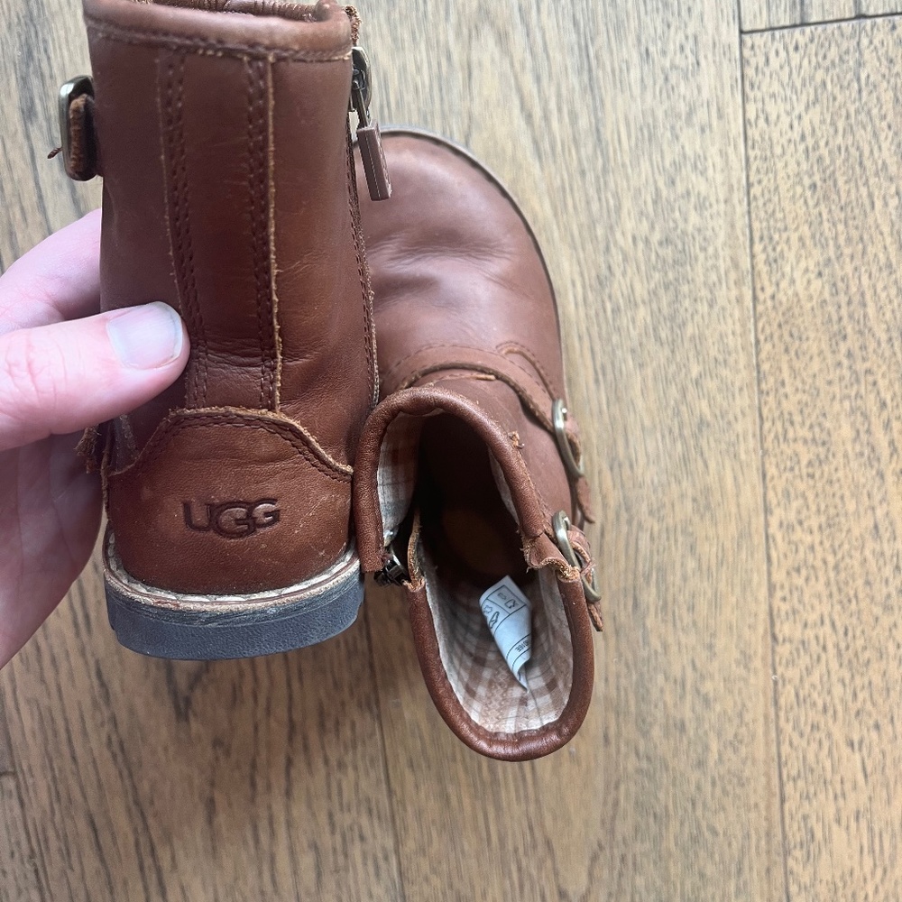 Toddler size 7 Ugg boots